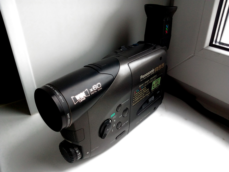 Видеокамера Panasonic R55